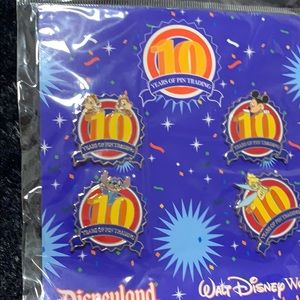 Disney Pins 10 YEARS OF PIN TRADING 2009
